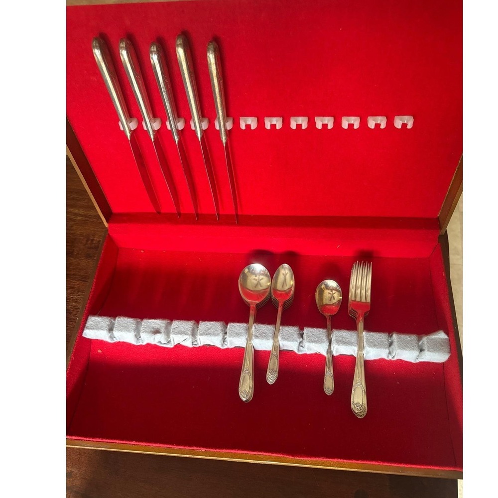 Rogers & Bro Silver Plate Flatware Set 1937 Exquisite Pattern 22pc Wood Chest